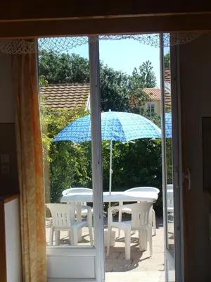 Terrasse ou espace extérieur de l'établissement abri/cotier