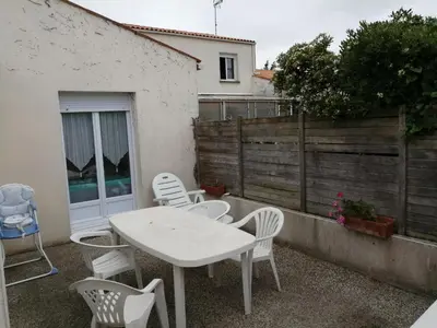 Terrasse ou espace extérieur de l'établissement abri/cotier