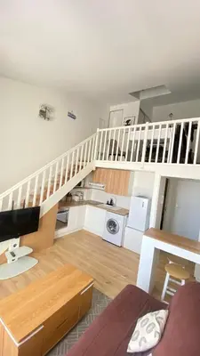 Cuisine ou kitchenette dans l'établissement Appartement 4 pers Parking inclus 5 min Gare Tout équipé La Rochelle