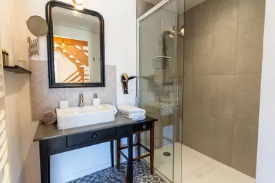 Salle de bains dans l'établissement AU LOGIS DE BELLEFOIS - Chambres d'hôtes