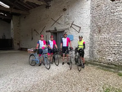 Vélo sur le terrain de l'établissement Les Bruyeres Chambres dhotes et Gite ou dans les environs