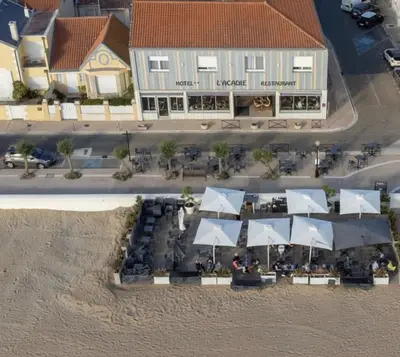Vue panoramique sur l'établissement Acadie Saint Victor - Hôtel restaurant -Face mer- Châtelaillon plage