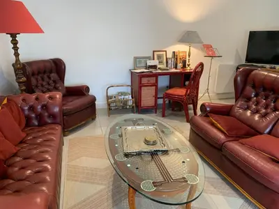 Télévision ou salle de divertissement dans l'établissement La Maison de Josephine