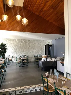 Restaurant ou autre lieu de restauration dans l'établissement Le Relais d'Etagnac
