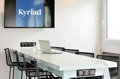 Espace de conférence ou salle de réunion dans l'établissement Hôtel Kyriad La Rochelle Centre Ville