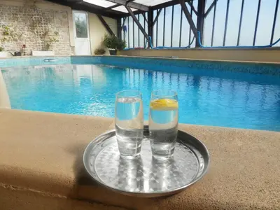 Piscine de l'établissement Château Ardilleux ou située à proximité