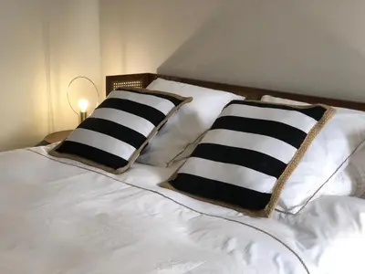 Un ou plusieurs lits dans un hébergement de l'établissement L Esprit du Clain chambres d hôtes au calme proches du Futuroscope Golf et Lac de St Cyr
