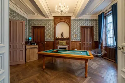 Billard dans l'établissement H de Surgères