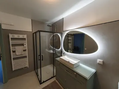 Salle de bains dans l'établissement H de Surgères