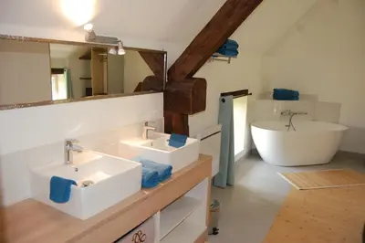 Salle de bains dans l'établissement Gite du chateau