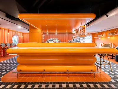 Coin salon dans l'établissement ibis Styles La Rochelle Centre les Minimes