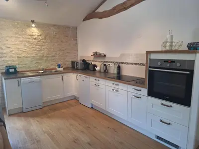 Cuisine ou kitchenette dans l'établissement Gites Les Grandes Ecures