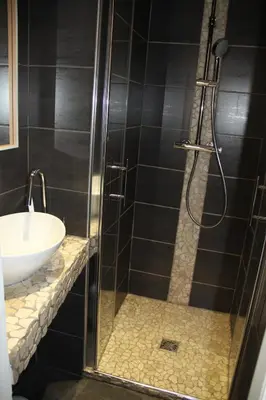 Salle de bains dans l'établissement Petit nid à 50m de la plage au coeur de Fouras