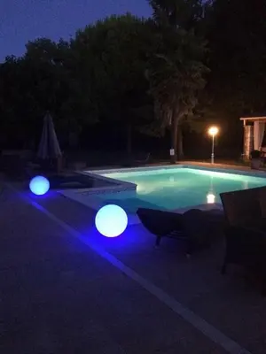Piscine de l'établissement Roulotte de Dilou Noisette ou située à proximité