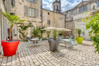Jardin de l'établissement Hotel François 1er Cœur de Ville