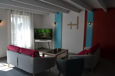 Télévision ou salle de divertissement dans l'établissement L'EDEN DE LA HAUTE FORET - Classé 4 étoiles