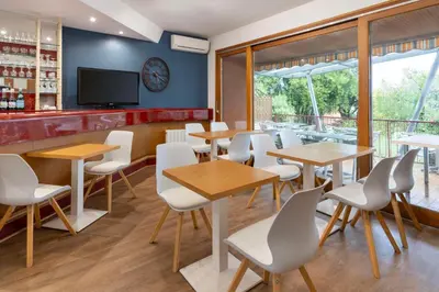 Coin salon dans l'établissement Sure Hotel by Best Western Saintes