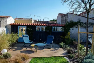 Jardin de l'établissement La maison de Gaston Port des Barques