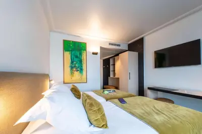 Un ou plusieurs lits dans un hébergement de l'établissement Best Western Premier Le Masq Hotel