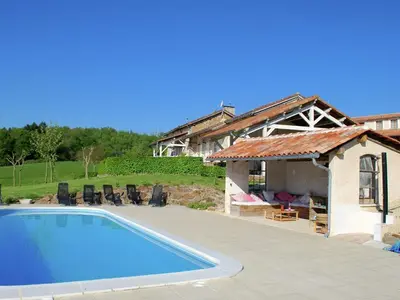 Piscine de l'établissement Romantic Tower in Dordogne with Rooftop Terrace ou située à proximité