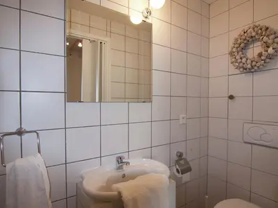 Salle de bains dans l'établissement Very nice cottage with studio on a domain with heated pool