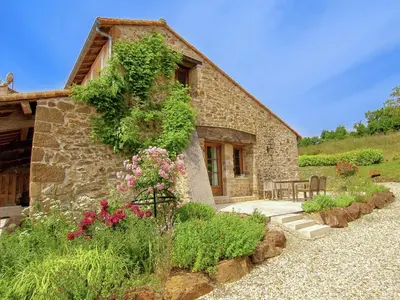 Jardin de l'établissement Very nice cottage with studio on a domain with heated pool