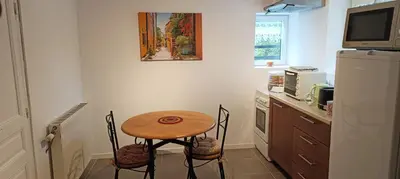Cuisine ou kitchenette dans l'établissement Chambre chez l'habitant dans Jolie maison de campagne