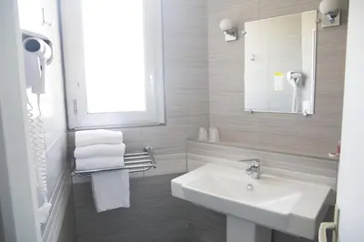 Salle de bains dans l'établissement Sure Hotel by Best Western Angouleme