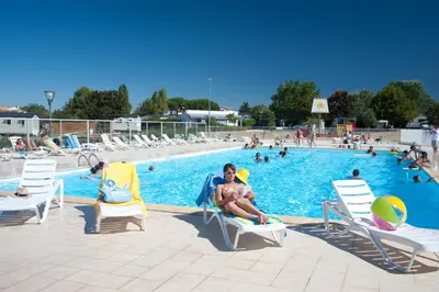Piscine de l'établissement Azureva Fouras ou située à proximité