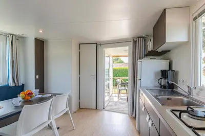 Cuisine ou kitchenette dans l'établissement Azureva Fouras