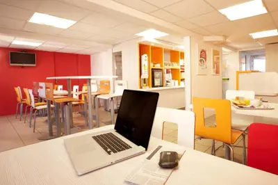 Télévision ou salle de divertissement dans l'établissement Premiere Classe La Rochelle Nord - Puilboreau