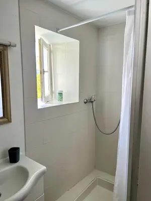 Salle de bains dans l'établissement Le Petit Brétigny