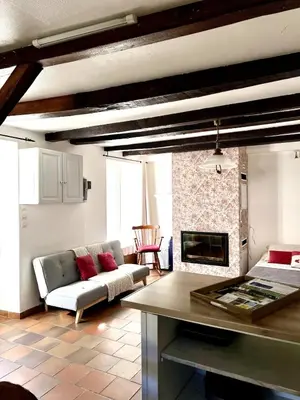 Coin salon dans l'établissement Le Petit Brétigny
