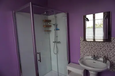 Salle de bains dans l'établissement Chez Savary