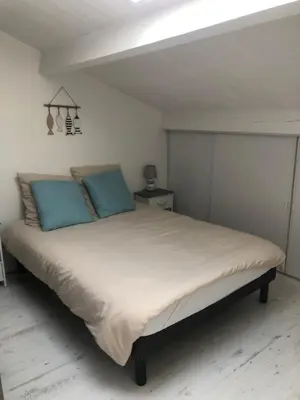 Un ou plusieurs lits dans un hébergement de l'établissement Appartement Arc en Ciel