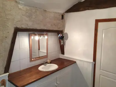 Salle de bains dans l'établissement Le Gîte au Coin des Abeilles