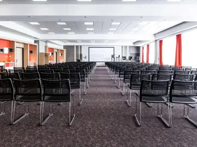 Espace de conférence ou salle de réunion dans l'établissement Novotel Poitiers Site du Futuroscope