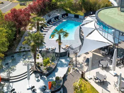 Piscine de l'établissement Novotel Poitiers Site du Futuroscope ou située à proximité