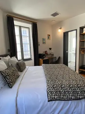 Un ou plusieurs lits dans un hébergement de l'établissement Appart Hôtel - Hyper Centre - VILLA CÔTÉ PLATEAU - 3 Étoiles Certifiées-
