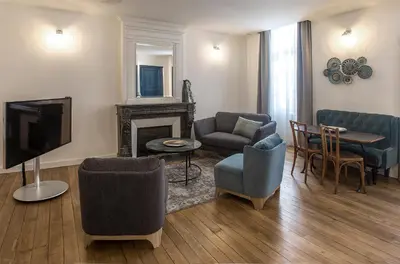 Coin salon dans l'établissement Appart Hôtel - Hyper Centre - VILLA CÔTÉ PLATEAU - 3 Étoiles Certifiées-