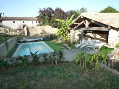 Piscine de l'établissement Le Logis de Miserè ou située à proximité