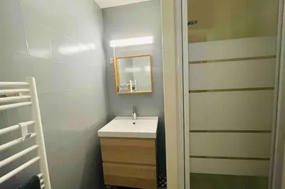 Salle de bains dans l'établissement Studio moderne rénové