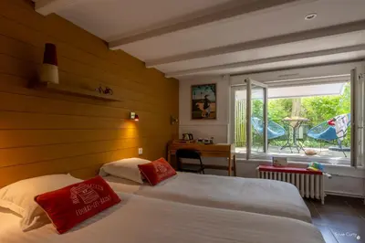 Un ou plusieurs lits dans un hébergement de l'établissement Hotel La Roseraie
