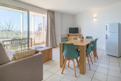 Cuisine ou kitchenette dans l'établissement Résidence Odalys Les Terrasses de Fort Boyard
