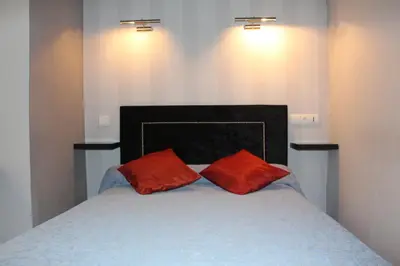 Un ou plusieurs lits dans un hébergement de l'établissement Hotel Au Chapon Fin