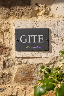 Certificat, récompense, panneau ou autre document affiché dans l'établissement Menet