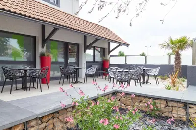 Terrasse ou espace extérieur de l'établissement Kyriad Niort-Espace MendesFrance