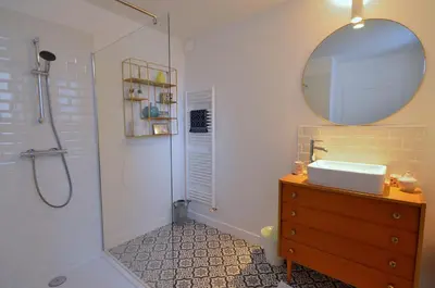 Salle de bains dans l'établissement Logement Cosy à 5mn du Futuroscope