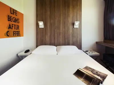 Un ou plusieurs lits dans un hébergement de l'établissement ibis Styles Niort Poitou Charentes