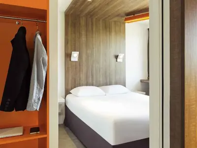 Un ou plusieurs lits dans un hébergement de l'établissement ibis Styles Niort Poitou Charentes
